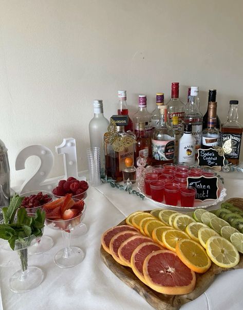 21st Birthday Treat Table, Birthday Party Alcohol, 40s Bday Party Ideas, Bday Drinks Party Ideas, Birthday Decoration Ideas 21, Birthday Drinks Ideas, Birthday Bar Setup, 21st Birthday Bar Ideas, 21st Birthday At Home