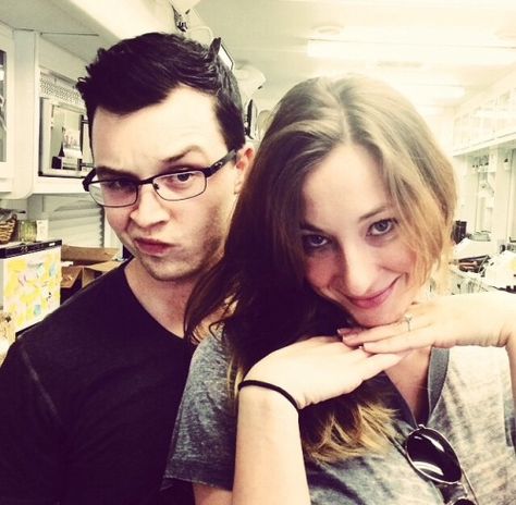 Mr. & Mrs. Milkovich. Noel Fisher & Isidora Goreshter. How cute is Noel in his glasses?!?!?!?! Svetlana Shameless, Isidora Goreshter, Kurama Susanoo, Shameless Tv Series, Shameless Series, Shameless Quotes, Shameless Cast, Shameless Season, Shameless Scenes