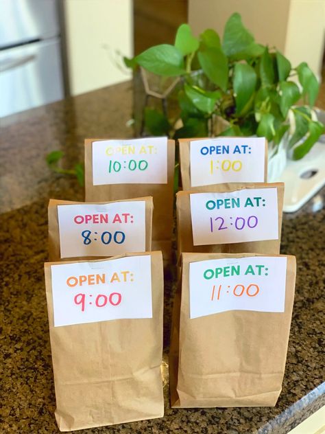 Road Trip Goodie Bags, Road Trip Kit, Kids Travel Activities, Road Trip Food, Activity Bags, Goodie Bags For Kids, Road Trip Activities, Bags For Kids, Family Road Trip