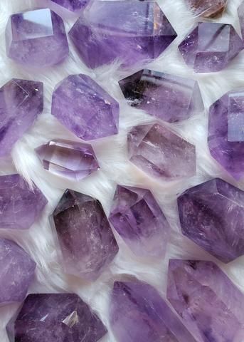 Amethyst Crystal Aesthetic, Amythest Gemstone, Amethyst Aesthetic, Boosting Creativity, Clear Energy, Amethyst Properties, Opening Your Third Eye, Unique Crystals, Stone Properties