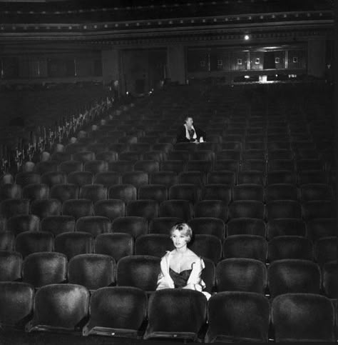 𝐋𝐄𝐕𝐈𝐒 𝐍 𝐂𝐎𝐅𝐅𝐄𝐄 on Instagram: “Brigitte Bardot in a nearly empty Paris movie theatre — 1960.  #brigittebardot #paris #60s #movietheater” Cinema Wallpaper, Ticket Cinema, Paris Movie, Cinema Idea, Rooftop Cinema, Cinema Date, Vintage Movie Theater, Cinema Architecture, Theatre Pictures