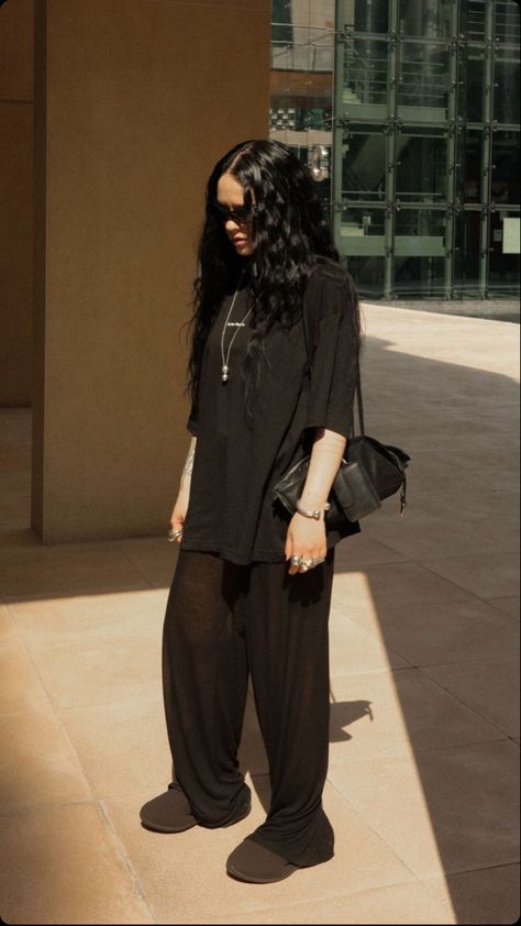 Black Loungewear Outfits, Baggy Goth Outfit, Goth Maternity Outfits, Modest Grunge Outfits, Comfy Goth Outfits, Girly Goth Outfits, Edgy Black Outfits, Comfy Goth, Goth Girl Outfits