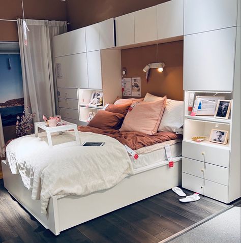 Ikea Platsa Bedroom Ideas, Platsa Ikea Ideas Bedroom, Ikea Showroom Bedroom, Bed Between Wardrobes, Ikea Showroom, Ikea Inspiration, Student Home, Ikea Bedroom, Deco Studio