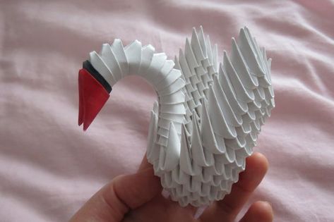 Picture of Modular Origami | Mini Winged Swan | 181 Pieces Swan Illustration, 3d Origami Swan, Origami Guide, Origami Star Box, Origami Swan, Origami Step By Step, Origami Decoration, Origami Bookmark, Origami For Beginners