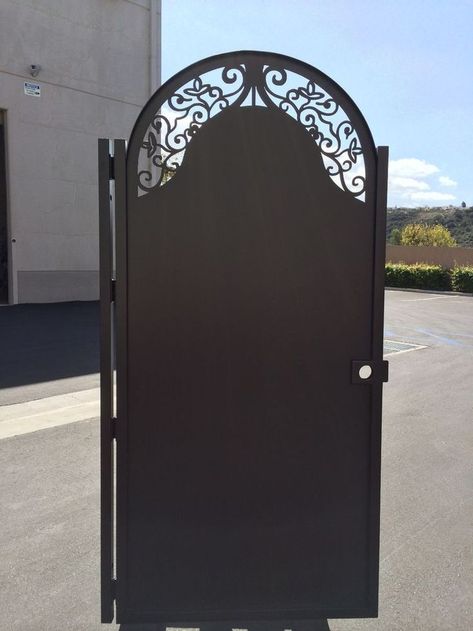 Metal Gate Door, Backyard Wonderland, Front Fences, Metal Fence Gates, Metal Gates Design, Wrought Iron Garden Gates, Wooden Gates Driveway, Fence Gates, Backyard Gates