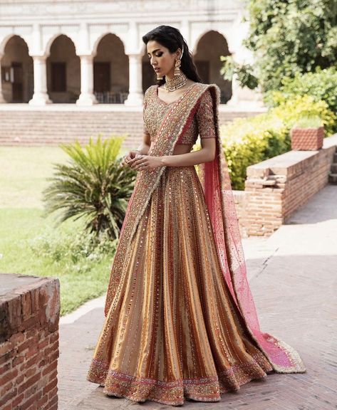 Wedding Aesthetics Indian, Engagement Dress Traditional, Reception Dress Bride Indian Lehenga, Engagement Lehenga Indian, Indian Engagement Outfit, Mehendi Lehenga, Engagement Lehenga, Simple Lehenga, Trendy Outfits Indian