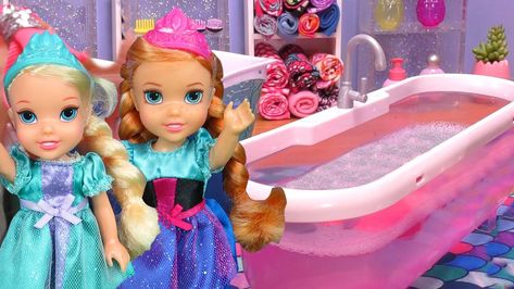 Doll bathtub time ! Elsa &amp; Anna toddlers - bubble enjoyable Elsa And Anna Dolls, Girls Bedroom Themes, Disney Products, Come Play With Me, Parody Videos, Bubble Fun, Anna And Elsa, Elsa And Anna, Barbie Mattel