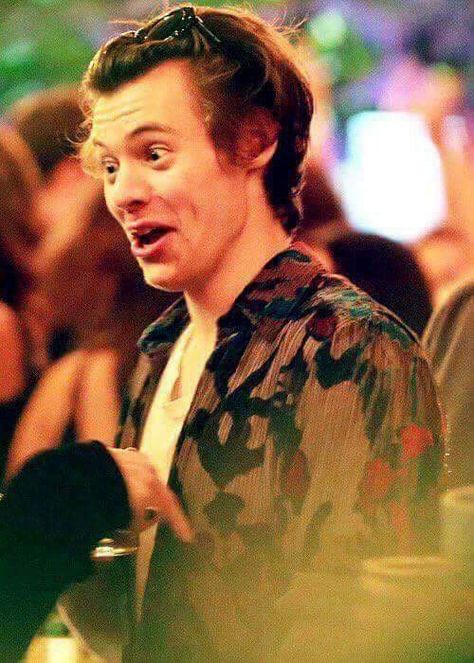 Harry in Malibu for his birthday, February 1, 2017 Harry Styles Crying, Harry Styles Birthday, Harry Styles Shirtless, Harry Styles Gif, Harry Styles Memes, Harry Styles Hot, Harry Styles Smile, Harry Styles Funny, Harry Styles Imagines