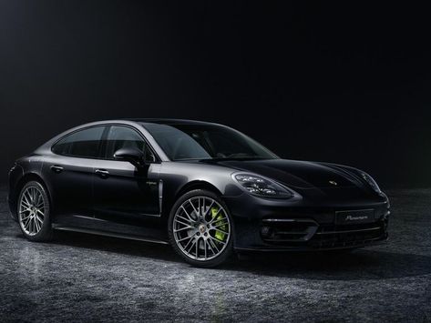 2022 Porsche Panamera Platinum Edition front exterior Porsche Panamera 4s, Porsche Panamera 4, Panamera 4s, New Luxury Cars, Luxury Car Brands, Porsche Taycan, Porsche Models, Cars Uk, Porsche Panamera