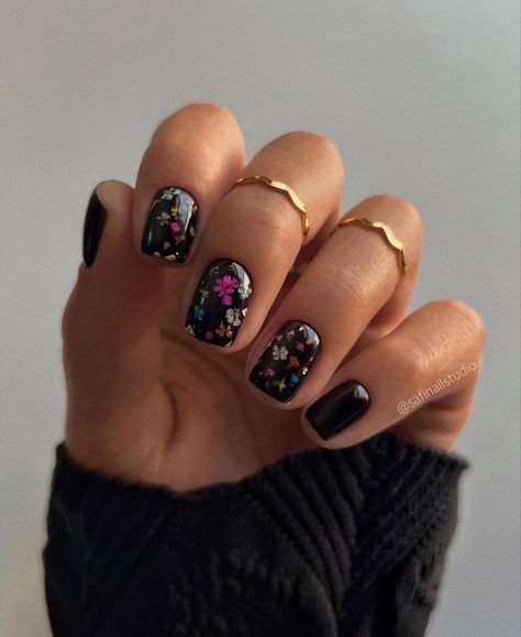 Black Summer Nails, Elegant Nails, Unique Nails, Nail Art Hacks, Floral Nails, Chic Nails, Creative Nails, Nail Trends, Black Nails