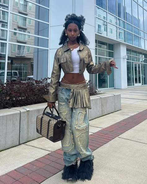 90s Hiphop Fashion, Streetwear Skirt, Woman Streetwear, Skirt Streetwear, Belt Skirt, 2000s Clothes, Half Skirt, Streetwear Fashion Women, Outfit Goals