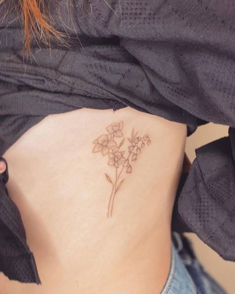 Daffodil Tattoo Ideas, Narcissus Tattoo, Flowers Narcissus, Daffodil Flower Tattoos, Narcissus Flower Tattoos, Violet Tattoo, Tattoo Removal Cost, Daffodil Flowers, Flowers Lily