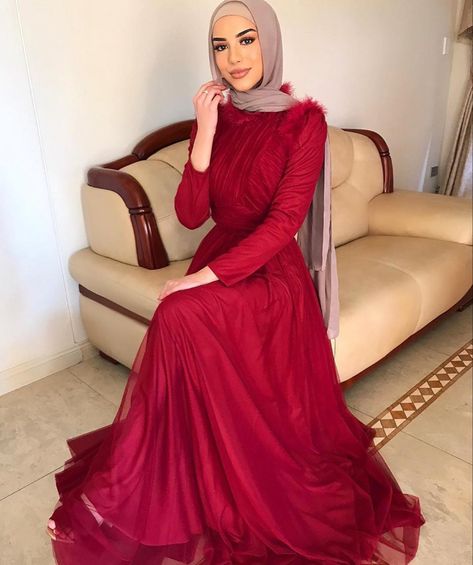 Best Dressed Hijab Fashion Instagram Influencers This Summer - image@sanasyed __ - Check Out The Best Dressed Instagram Bloggers This Summer And Get Great Inspiration On Casual Summer Outfits, Casual Simple Hijab Outfits, Casual Classy Hijab Looks, Street Style Hijab Fashion, Summer Long Dress Inspiration, Long Skirt Outfit Ideas With Hijab And Much More. #hijabfashion #hijabioutfitscasual #hijaboutfit #instagramfashion #summerstyle #muslimah Formal Hijab Outfit, Hijab Instagram, Red Hijab, Hijab Dress Party, Wedding Dress Sketches, Ideas For Instagram, Soiree Dress, Muslim Women Fashion, Red Dress Outfit