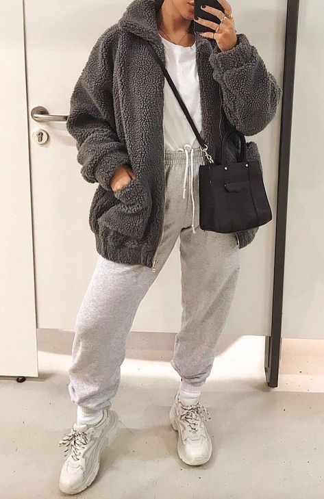 Grey coat | sweatpants outfit | dad sneakers outfit | gray teddy coat Dad Sneakers Outfit, Dressy Winter, Outfits Cold, Outfits Dressy, Sweatpants Outfit, Lazy Outfits, Chill Outfits, Winter Trends, Outfits Winter