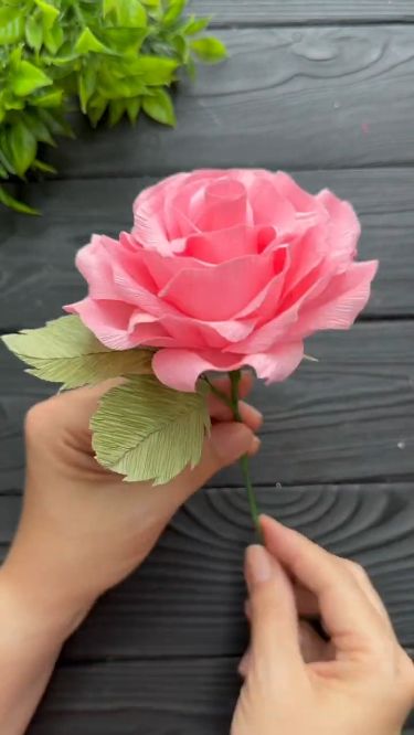 Quick and Easy Paper Flowers DIY: Perfect for Gifts Crepe Paper Roses Diy Easy, Crepe Paper Flowers Diy Easy, Rose Crepe Paper, Crepe Paper Roses Tutorial, Crepe Paper Flower Bouquet, Tissue Paper Roses, Crepe Paper Rose, Crepe Paper Flowers Tutorial, Paper Roses Diy