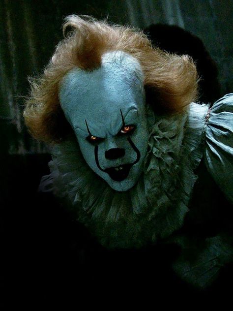 Es Pennywise, Bill Skarsgard Pennywise, Clown Horror, Hemlock Grove, Pennywise The Clown, Pennywise The Dancing Clown, It The Clown Movie, Horror Movie Icons, Horror Artwork