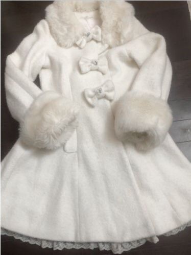 White Fur Coat, Winter Princess, The Cardigans, Winter Girls, White Fur, Winter Fits, 2000s Fashion, Online Stores, Dream Clothes