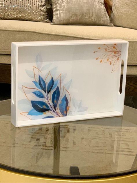 Wooden Tray Painting Ideas, Tray Painting Ideas, Hand Painted Trays, Hand Painted Wooden Box, Painted Wooden Boxes, Decoupage Tray, Beautiful Wooden Boxes, Boho Painting, Painted Trays