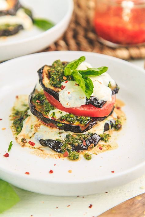 Grilled Eggplant Eggplant And Mozzarella, Eggplant Mozzarella, Light Summer Meals, Procreate Ideas, Garlic Chutney, Eggplant Salad, Pistachio Pesto, Grilled Eggplant, Pesto Recipe