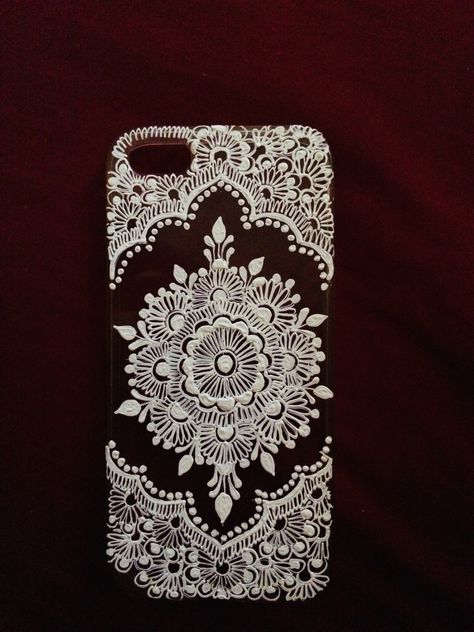 Mandala Art In Phone Case, Kolka Design Patterns, Henna Phone Case, Casing Phone, Mandala Phone Case, Henna Candles, Phone Case Diy Paint, Alpona Design, White Henna