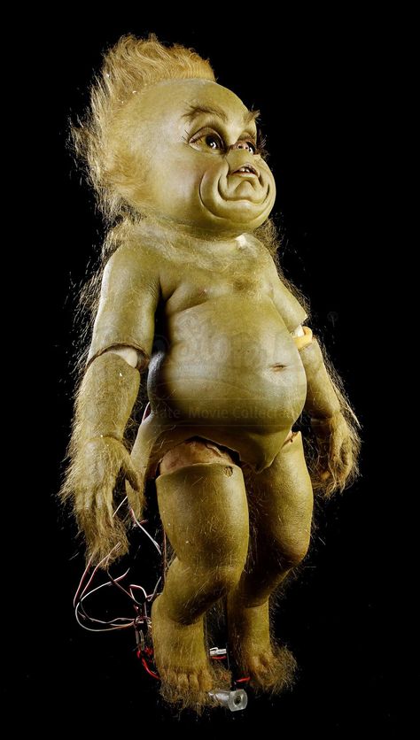 HOW THE GRINCH STOLE CHRISTMAS (2000) - Animatronic Baby Grinch Puppet - Price Estimate: $2000 - $3000 Grinch Bebe, Baby Gronk, Grinch Memes, Grinch Baby, Rick Baker, Baby Grinch, The Grinch Stole Christmas, Master Of Puppets, Jordan Shoes Retro