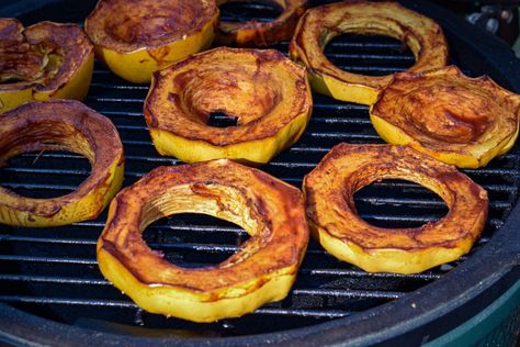 BBQ Grilled Spaghetti Squash Rings - Grilling 24x7 Bbq Spaghetti Squash, Spaghetti Squash On The Grill, Grilled Spaghetti Squash Recipes, Spaghetti Squash Grilled, Grilled Spaghetti Squash, Bbq Spaghetti, Fried Spaghetti, Grilled Squash, Vegetarian Barbecue