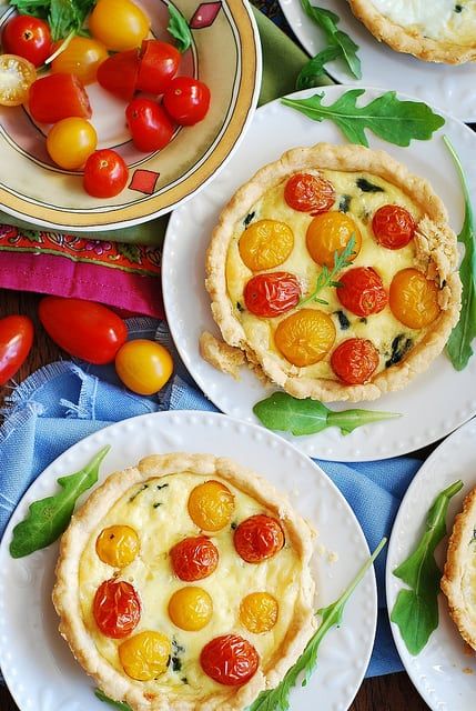 Baked egg cups with spinach, cheese, and grape tomatoes for breakfast Breakfast Tarts, Tart Cups, Tomato And Egg, Julia's Album, Baked Egg Cups, Tomato Breakfast, Breakfast Tart, Baked Breakfast, Egg Cups Breakfast