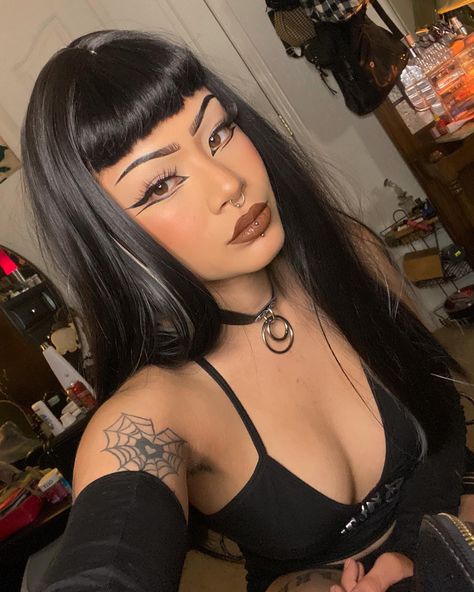 Alt Clubbing Makeup, Black Alternative Makeup, Goth Cat Eye Makeup, Mexican Goth Makeup, Goth Haircuts For Round Faces, Baby Goth Makeup, Goth Bride Makeup, Brown Goth Makeup, Triangle Bangs Goth