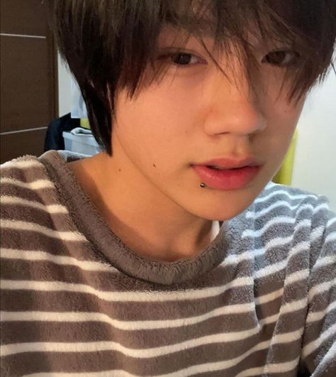 Side Labret Piercing, Side Labret, Male Icon, Labret Piercing, Ulzzang Boy, Body Mods, Face Claims, Hair Inspo, Pretty People