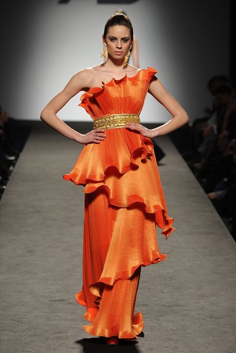 【Fashion】Renato Balestra PE 2011 Haute Couture S/S Paris - Fashion and Design --YOHO.CN Coral Inspired Dress, Coral Inspired Fashion, Orange Runway Fashion, Orange Haute Couture, Orange High Fashion, Orange Closet, Orange Runway, Coral Orange Dress, Dresses Images