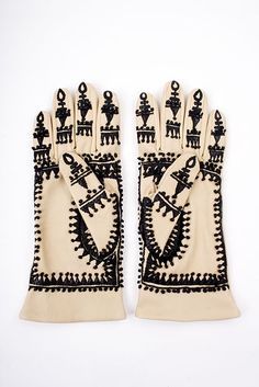 Embroidery On Leather, Leather Tattoo, Embroidered Gloves, Tattoo Embroidery, Leather Embroidery, Gloves Vintage, Fashion Gloves, Vintage Gloves, Lace Gloves