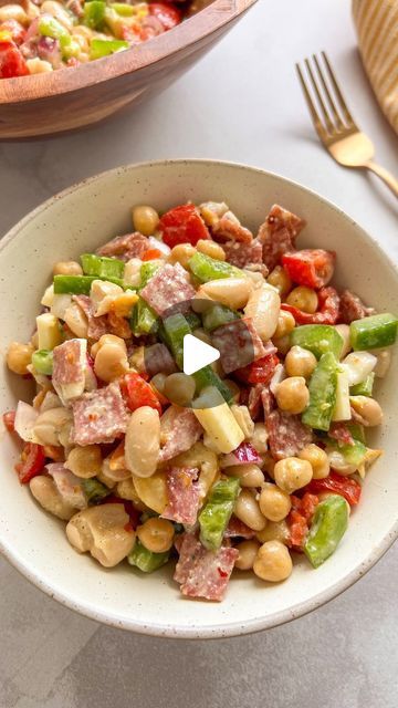 Miranda Galati | Registered Dietitian on Instagram: "ITALIAN GRINDER BEAN SALAD ✨Comment “SALAD” to have the full recipe sent straight to your inbox!🫶

(Make sure to check your message requests!)

Salad: but make it TASTE GOOD and turn it into an actual full meal. 🥗 You’re going to love this high-protein and fibre-packed salad for easy meal prep lunches! It’s essentially an Italian Grinder Sandwich in a bowl but with BEANS for extra health benefit and satiation. It’s loaded with nutrition, bursting with flavor, and will keep you full for hours. HOPE YOU LOVE IT!

#dietitian #healthylunch #salad #highprotein #highfiber" Sandwich In A Bowl, Italian Grinder Sandwich, Italian Grinder, Meal Prep Lunches, Packed Salad, Grinder Sandwich, Easy Meal Prep Lunches, Quick Easy Dinner, Lunch Meal Prep