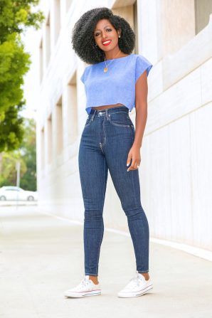 Chambray Crop Top + Levi’s High Waist Jeans Crop Top Shirt Outfits, Denim Crop Top Outfit, Jeans And Crop Top Outfit, Looks Total Jeans, High Waisted Jeans Outfit, Vsco Outfits, Crop Top Outfit, Look Legging, Style Pantry