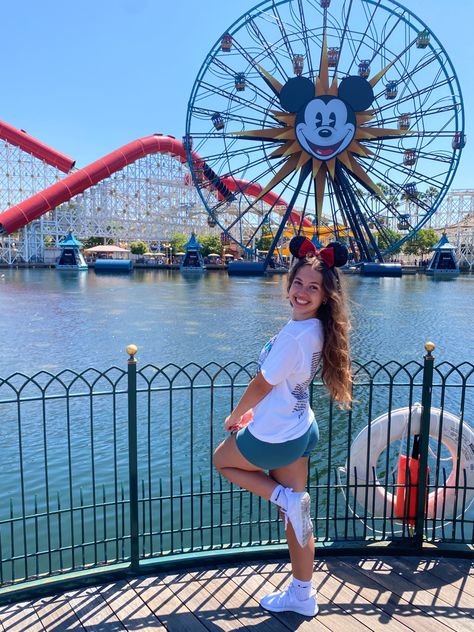 Disney California Adventure Poses, Disneyland Birthday Pictures, California Adventure Outfit Ideas, Disney California Adventure Photo Ideas, California Adventure Pictures, Disney California Adventure Outfit, Disneyland Instagram Pictures, California Adventure Outfit, Disneyland Poses