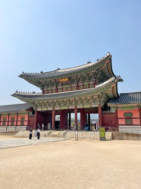 #korea #livinginkorea #lifeinkorea #seoul #seoullife #travel #traveling #travelkorea #korean #asian #03 #discoverpage South Korea Temples, Korea Sightseeing, Unreal Architecture, South Korea Architecture, Korea Moodboard, South Korea Seoul Aesthetic, Travel To Seoul, Korea Temple, Places In South Korea