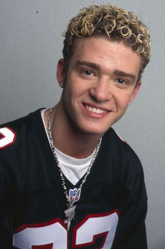 This was a poster on my wall when i was 13! Frosted Tips Hair, Justin Timberlake Nsync, 2000s Hair, Frosted Tips, Large Curls, Y2k Hairstyles, Tips Hair, Blonde Curly Hair, Haircuts For Wavy Hair