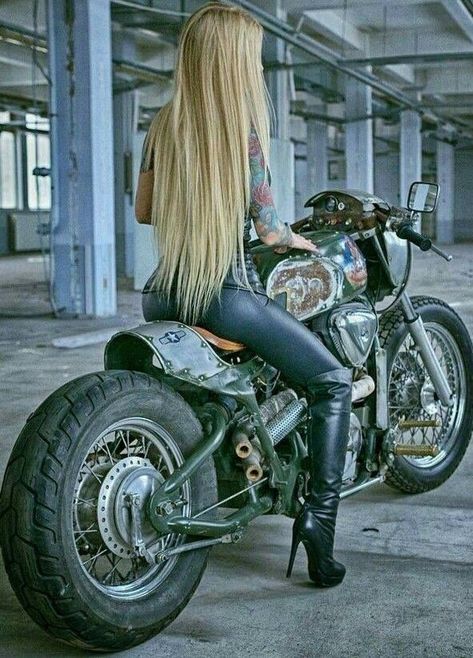 Capira, Motos Bmw, Fast Bikes, Motorbike Girl, Girls On Bikes, Hot Bikes, Biker Chic, Ducati Monster, Womens Bike