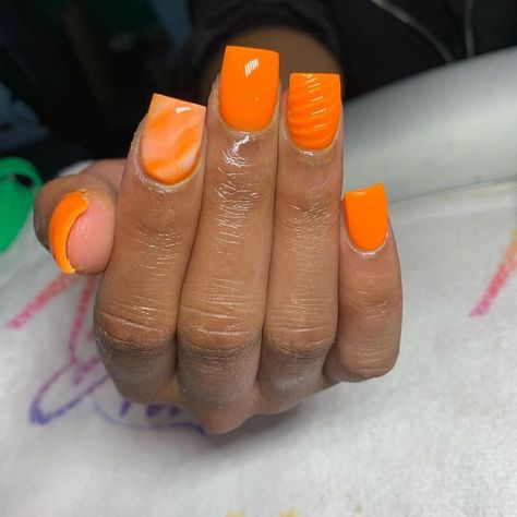 Baddie Short Acrylic Nails Orange, Shorties Nails Orange, Orange Shorties Acrylic Nails, Acrylic Nails 2 Different Color Hands, Orange Baddie Nails Short, Cute Orange Nails Short, Cute Short Nail Sets Fall, Short Yellow Acrylic Nails, Short Orange Nail Designs