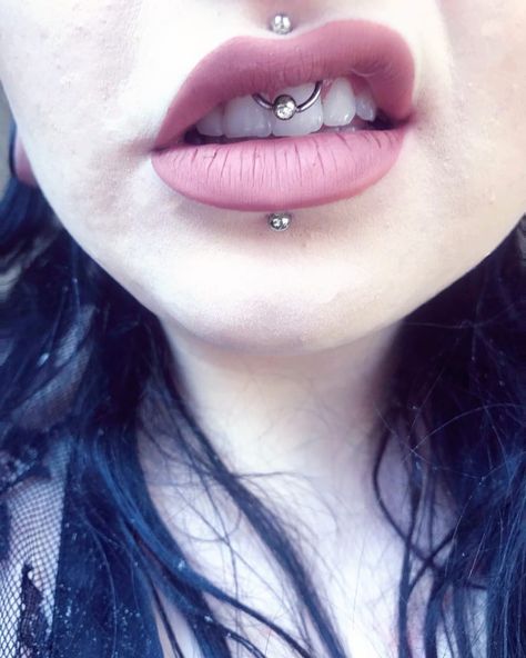 Medusa And Smiley Piercing, Piercing Medusa, Cute Nose Piercings, Smiley Piercing, Medusa Piercing, Cool Piercings, Airbrush App, Piercing Ideas, Body Mods