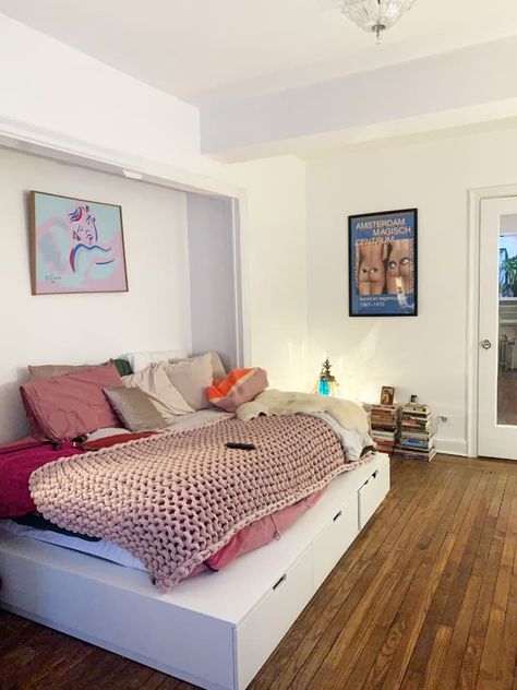 170-Square-Foot Manhattan Studio Photos | Apartment Therapy Bed Into A Couch, 2023 Decor, Studio Apartment Design, Pink Shower Curtains, Dog Pillow Bed, Tiny Bedroom, Cool Apartments, Low Ceiling, Custom Curtains