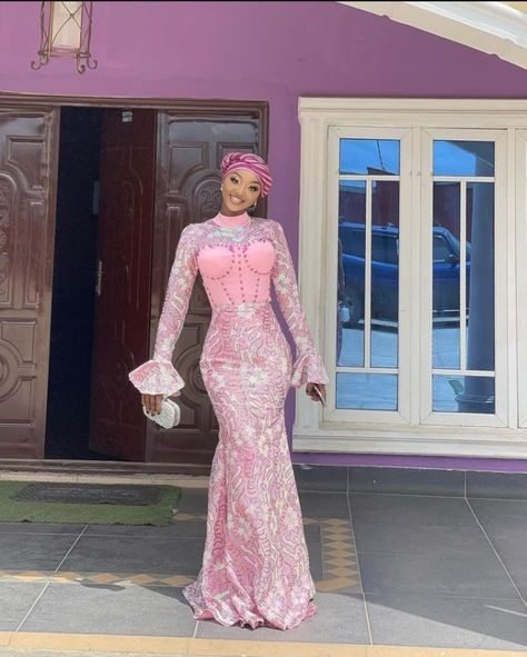 Latest And Best Owambe Styles For Lace Fabrics. Bold Fashion Outfits, Latest Lace Styles, Owambe Styles, Native Wears, Fabric Styles, Fashion Traditional, Lace Fabrics, African Fashion Traditional, Aso Ebi Styles