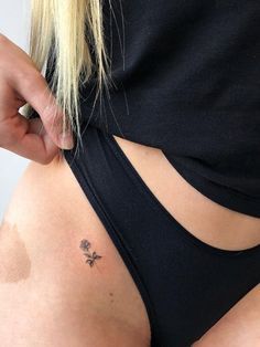 Petite Tattoos, Cute Tiny Tattoos, Stylist Tattoos, Thigh Tattoos Women, Classy Tattoos, Discreet Tattoos, Dainty Tattoos, Elegant Tattoos, Trendy Tattoos