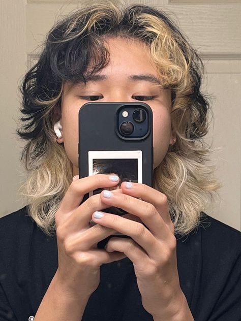 Partly Bleached Short Hair, Partly Colored Hair, Black And Blonde Short Hair Ideas, Curly Mullet Dyed Hair, Mullet Bleached Underneath, Half Black Half Blonde Hair Short, Black And Blond Hair Ideas, Bleached Parts Of Hair, Slip Dye Hair