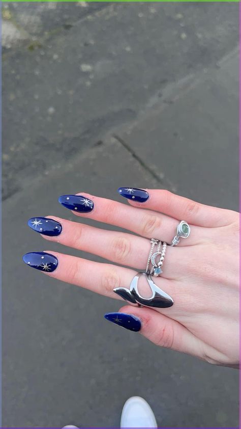 Taylor Swift Nail Ideas Midnights, Royal Blue Nails With Stars, Blue Nails With Silver Stars, Easy Star Nails, Nail Inspo With Stars, Midnight Sky Nails, Navy Nails With Stars, Dark Blue Nails With Stars, Blue Nails Stars