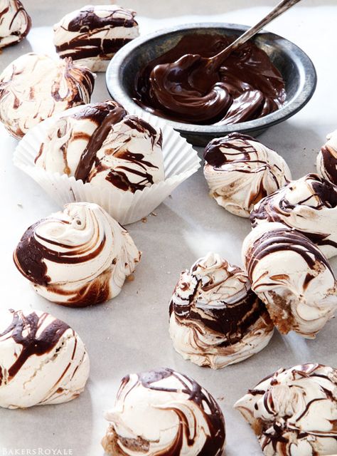 Meringue Desserts, Best Christmas Cookie Recipe, Chocolate Meringue, Meringue Recipe, Best Christmas Cookies, Chocolate Swirl, Meringue Cookies, Eat Dessert First, Party Desserts