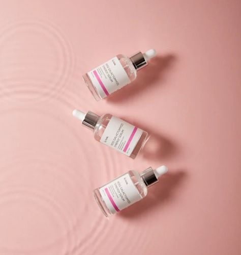 Ever feel like your skin needs a little pep talk?🥰 Meet your new BFF, the Rose Galactomyces Synergy Serum! This lightweight elixir is here to rescue your skin from dullness, with 50% G/**alactomyces extract working hard to tighten those pesky pores and send blackheads packing. Say goodbye to unwanted shine as it controls sebum and hello to a bright, lively complexion. Ready to give this serum a try and watch your skin glow? Visit our link in the bio ✨ #RadiantSkin #SkincareGoals #GlowUp #... Maintenance Routine, Acne Solutions, Natural Preservatives, Makeup Game, Water Flowers, Dehydrated Skin, Aging Skin Care, Combination Skin, Rose Water