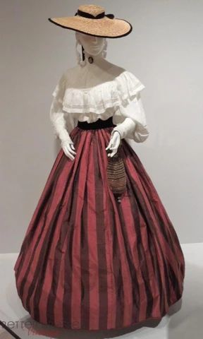 Exhibit Visit - "Fashionable Silhouettes" at the Mint Museum – Better Dresses Vintage Dress Outfits Vintage, Vintage Dress Outfits, Outfits Vintage Aesthetic, Victorian Dress Gown, 1800s Dresses, Victorian Ball Gowns, Victorian Era Fashion, 1800s Fashion, Outfits Vintage