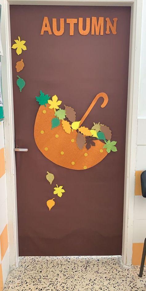 30 AMAZING FALL CLASSROOM DOOR DECORATIONS - Stylin by Sarita Fall Decorations Kindergarten, Autumn Kindergarten Decoration, Autumn Decorations Kindergarten, Fall Classroom Door Decorations, Autumn Classroom Decorations, Classroom Window Decorations, Fall Classroom Door, Autumn Door Decor, Classroom Door Decorations