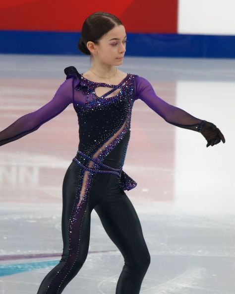 Computer Projects, Figure Skating Outfits, Skate 3, Figure Skating Costumes, Skating Costumes, Ice Skater, Alexandra Trusova, Ice Skaters, Skating Outfits