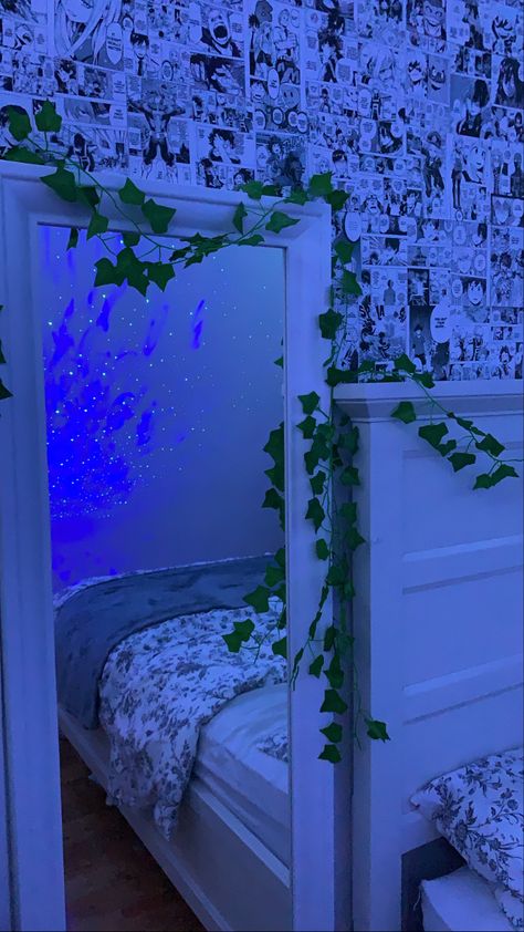 White Room Bedroom Aesthetic, Manga Wall Ideas Bedroom, Manga Wall Bedroom Aesthetic, Manga Room Ideas, Manga Wall Room Decor, Anime Wall Room, Manga Wall Bedroom, Manga Room Aesthetic, Manga Wall Room